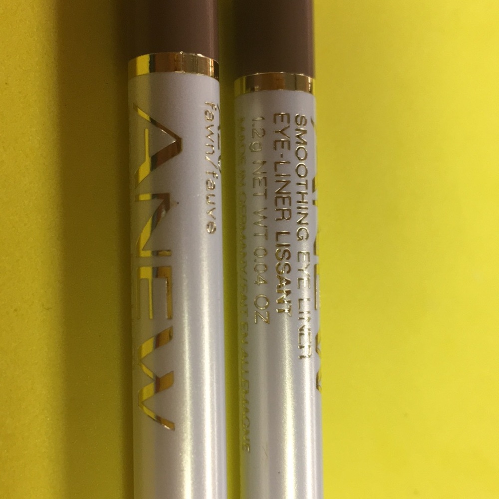 Anew Smoothing Eyeliner x2 Color: A20-Fawn